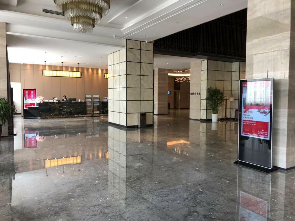 Hotel Ramada Wyndham Zhengzhou Xinzheng à Xinzheng  Extérieur photo